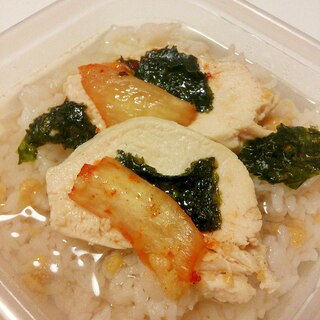 鶏ハムと白菜キムチと韓国海苔の中華スープご飯